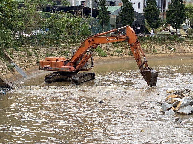 máy xúc máy đào bánh lốp bánh xích đà lạt - cho thuê máy múc máy đào tại đà lạt