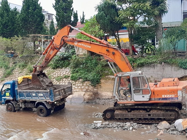 máy xúc máy đào bánh lốp bánh xích đà lạt - cho thuê máy múc máy đào tại đà lạt