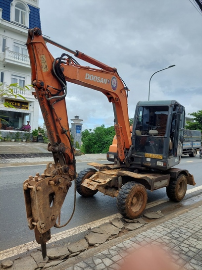 máy xúc máy đào bánh lốp bánh xích đà lạt - cho thuê máy múc máy đào tại đà lạt