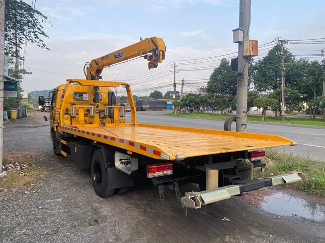 Xe cứu hộ Hải Phòng hỗ trợ ô tô không thể tự di chuyển