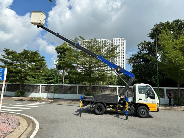 Cho thuê xe cẩu gắn lồng Hà Tĩnh phục vụ thi công trên cao