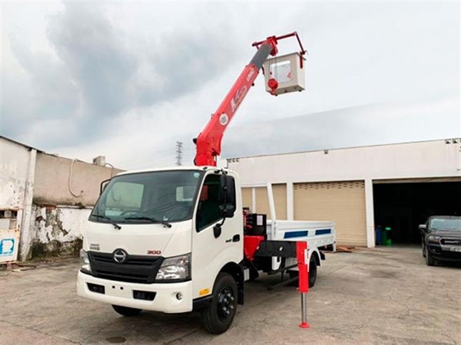 Dịch vụ xe cẩu gắn lồng Hải Phòng tại nhà xưởng và công trình