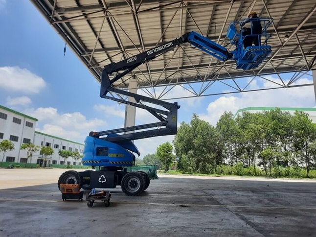 Cho thuê xe cẩu gắn lồng Lâm Đồng phục vụ thi công trên cao