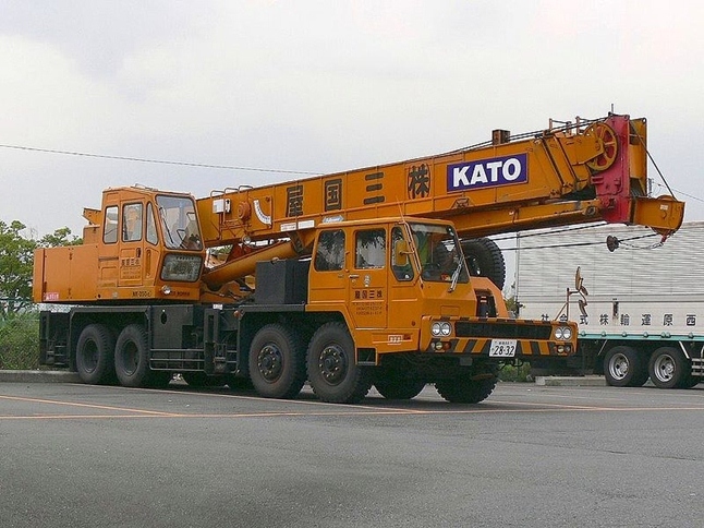 Xe cẩu 25 30 35 50 70 75 100 150 200 tấn Hà Đông