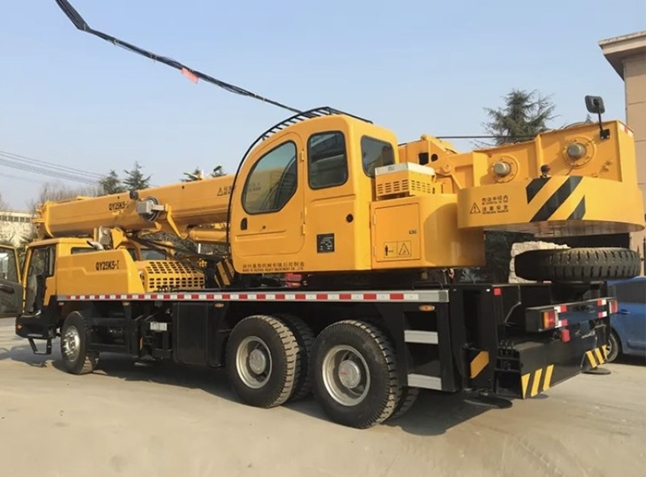 Cho thuê xe cẩu 100 150 200 tấn Phước Hải Nha Trang