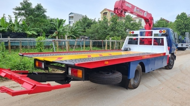 Cứu hộ xe ô tô Trâu Quỳ hỗ trợ kéo xe chở xe và xe tải gặp sự cố