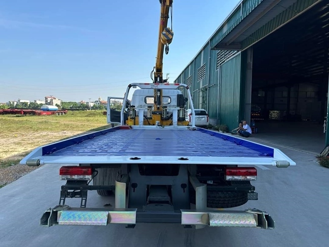 Cứu hộ xe tải Đông Ngạc hỗ trợ phương tiện vận tải gặp sự cố